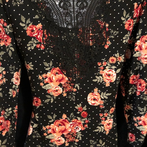 Ladies size medium top - Picture 9 of 13